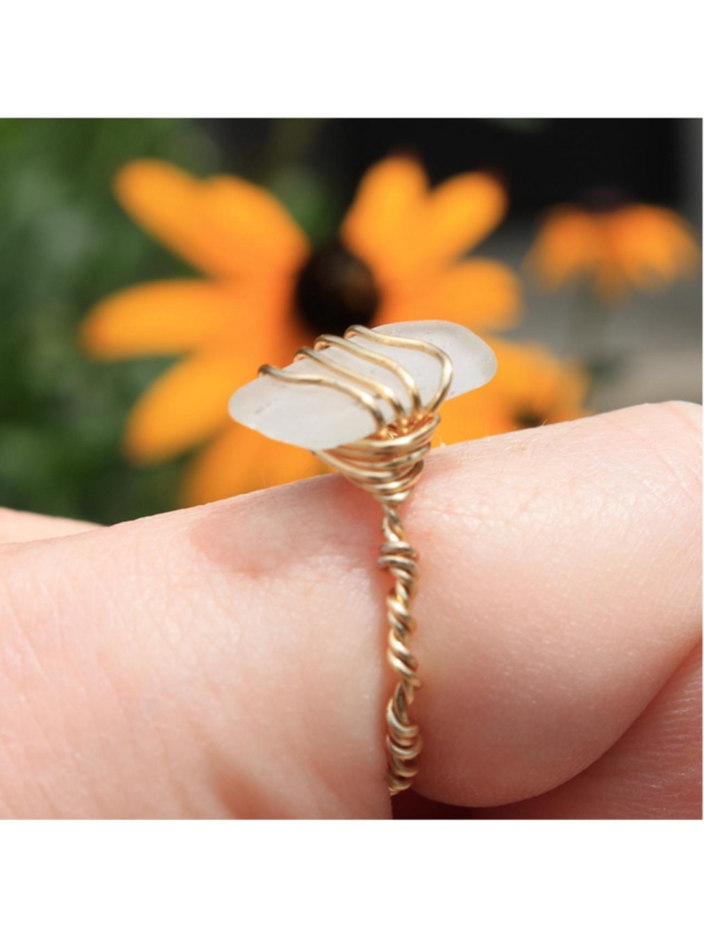 Handmade gold wire wrapped clear seaglass ring 🌊💫
PM me with any questions ab